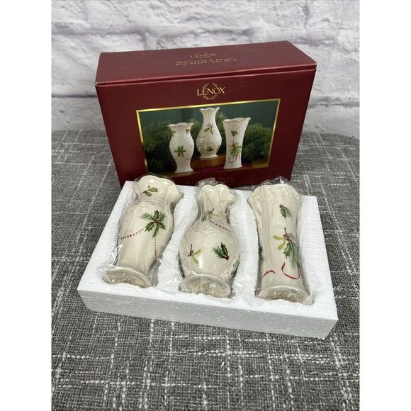 Lenox Mistletoe and Holly Bud Vases Set of 3 New in Open Box Christmas Holiday - Picture 4 of 4